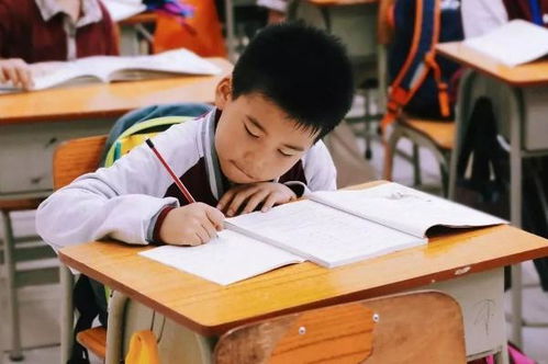 湖南初中生上学时间新规引疑问？