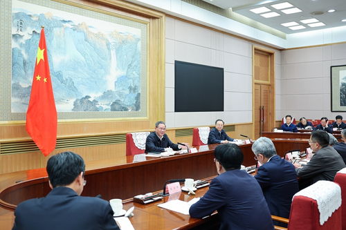 刘琴教授在湖南省教育科学院的研究方向是什么？