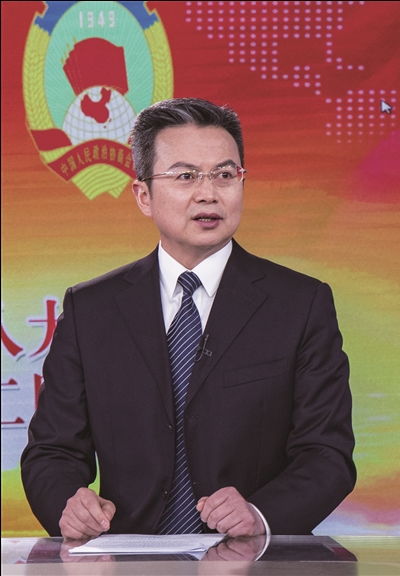 李卫忠局长在安仁县教育局有何举措？