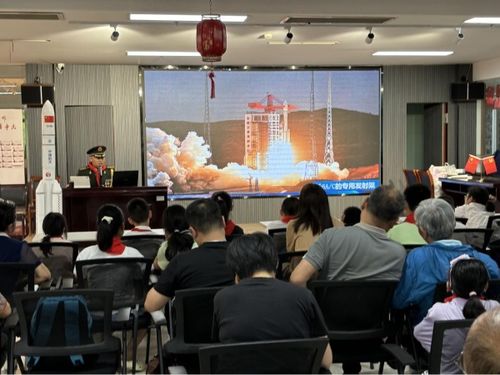 湖南省电化教育馆尹承长，他的教育理念与贡献之谜？